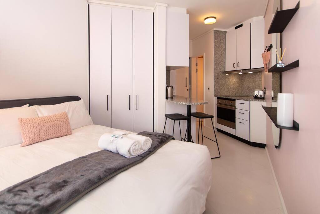 Apartment 305 The Flamingo Sea Point Cape Town