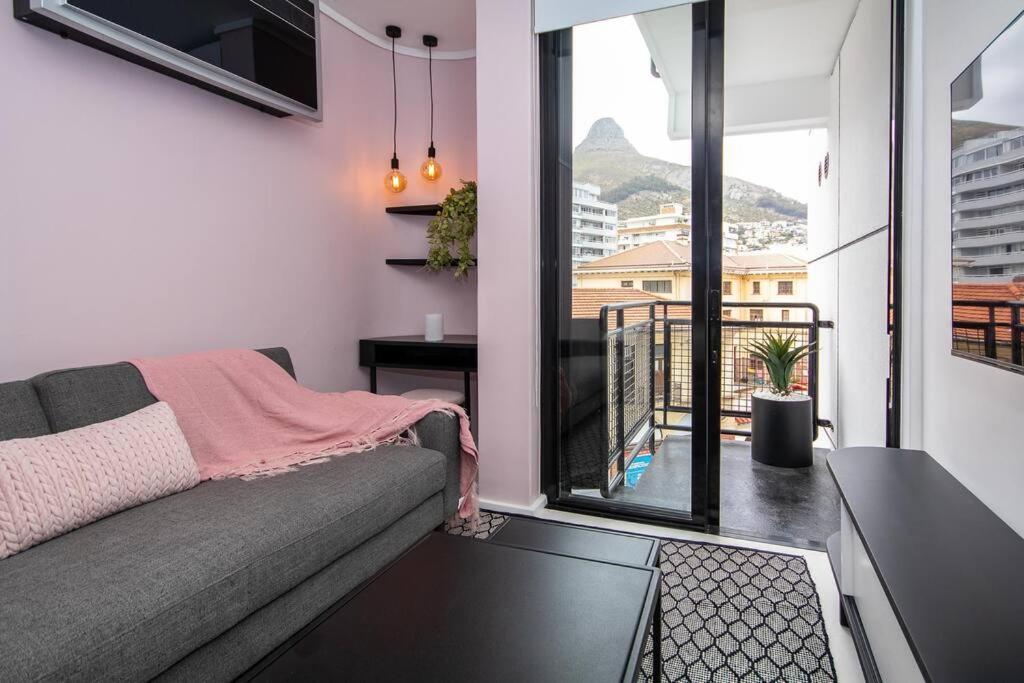 305 The Flamingo Sea Point Apartment *